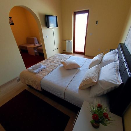 Hotel Arizona Sarajevo Lukavica Exterior foto